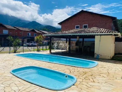 Casa de Condomínio com 2 Quartos à venda, 90m² no Massaguaçu, Caraguatatuba