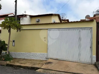 Casa com 4 Quartos para alugar, 153m² no Jardim Belvedere, Volta Redonda
