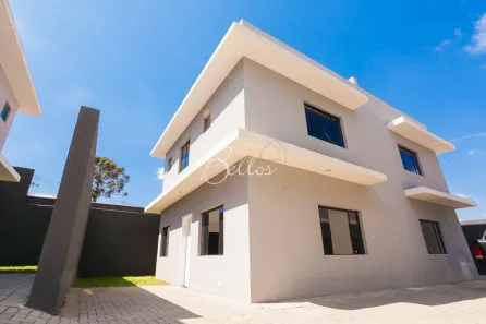 Sobrado com 3 Quartos à venda, 88m² no Uberaba, Curitiba