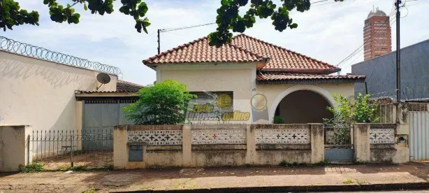 Casa com 3 Quartos para alugar, 203m² no São Benedito, Uberaba