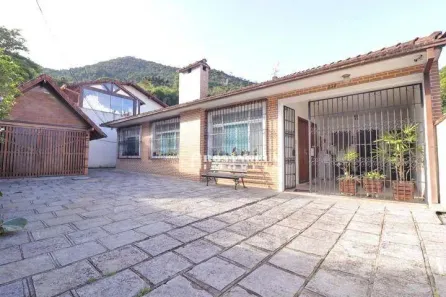 Casa com 5 Quartos à venda, 227m² no Parque do Ingá, Teresópolis