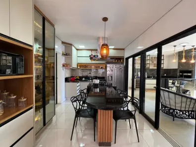 Casa de Condomínio com 3 Quartos à venda, 173m² no Novo Mundo, Uberlândia