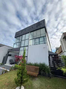 Sobrado com 4 Quartos para alugar, 244m² no Muçumagro, João Pessoa