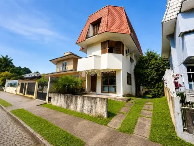 Casa com 5 Quartos para alugar, 260m² no Itacorubi, Florianópolis