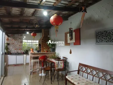 Casa com 3 Quartos à venda, 172m² no Jardim das Palmeiras, Uberlândia