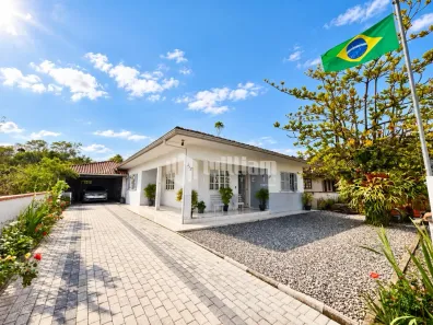 Casa com 3 Quartos à venda, 200m² no Centro, Guabiruba