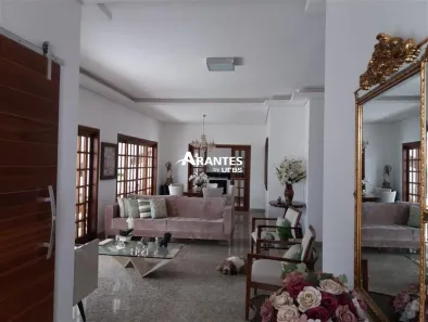 Casa com 3 Quartos à venda, 210m² no Jardim Karaíba, Uberlândia