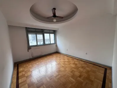 Apartamento com 2 Quartos para alugar, 80m² no Centro Histórico, Porto Alegre