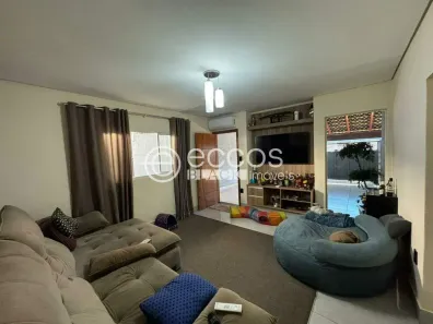 Casa com 3 Quartos à venda, 186m² no Segismundo Pereira, Uberlândia
