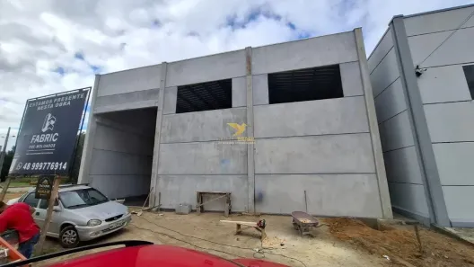 Galpão/Depósito/Armazém para alugar, 402m² no XV de Novembro, Tijucas