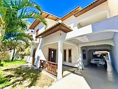 Casa com 5 Quartos para venda ou aluguel, 200m² no Riviera Fluminense, Macaé