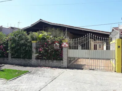 Casa com 5 Quartos para alugar, 300m² no Parque Balneário Poiares, Caraguatatuba