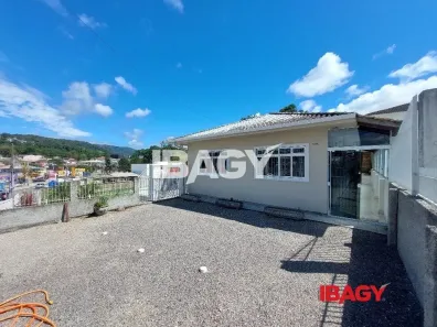 Casa com 4 Quartos para alugar, 150m² no Forquilhas, São José