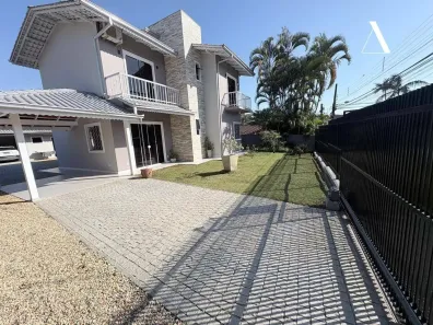 Casa com 3 Quartos à venda, 233m² no Petrópolis, Joinville