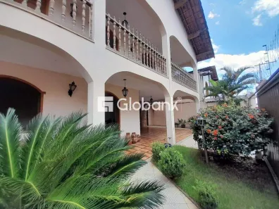 Casa com 5 Quartos à venda, 300m² no Todos os Santos, Montes Claros