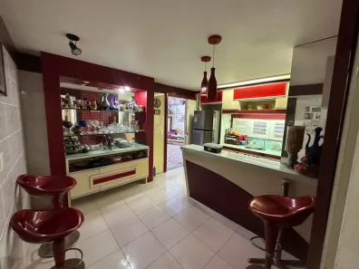 Sobrado com 4 Quartos à venda, 247m² no De Lourdes, Fortaleza