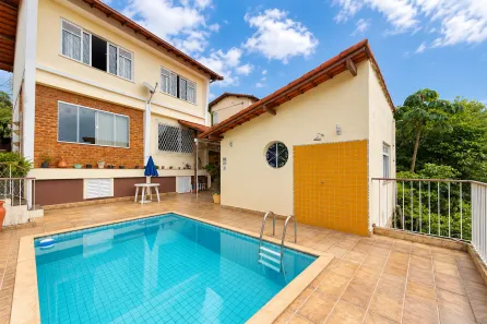 Casa com 3 Quartos à venda, 165m² no Jardim Cascata, Teresópolis
