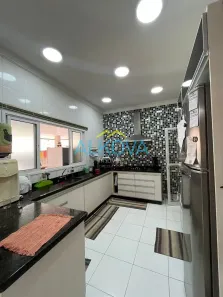 Sobrado com 3 Quartos à venda, 240m² no Loteamento Villa Branca, Jacareí