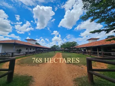 Fazenda/Sítio com 4 Quartos à venda, 768000000m² no , Cordisburgo