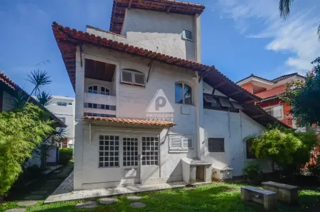 Casa de Condomínio com 4 Quartos à venda, 216m² no Recreio dos Bandeirantes, Rio de Janeiro