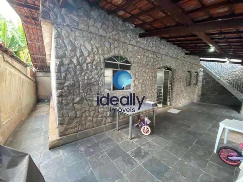 Casa com 3 quartos — Santa Terezinha, Belo Horizonte