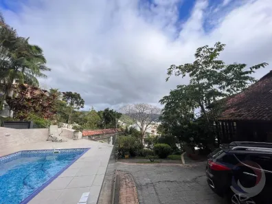 Casa com 4 Quartos à venda, 237m² no Itacorubi, Florianópolis