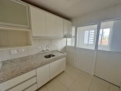 Apartamento com 2 Quartos para alugar, 67m² no Zona 07, Maringá