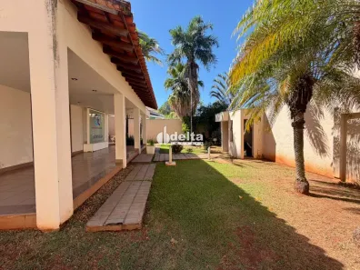 Casa com 5 Quartos para alugar, 500m² no Morada da Colina, Uberlândia