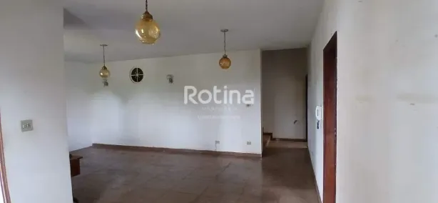 Casa com 3 Quartos à venda, 274m² no Tabajaras, Uberlândia