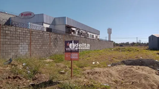 à venda, 848m² no Novo Mundo, Uberlândia