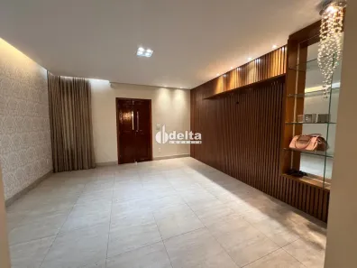 Casa com 3 Quartos para alugar, 190m² no Nossa Senhora Aparecida, Uberlândia