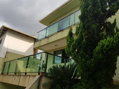 Casa com 3 Quartos à venda, 180m² no Cabral, Contagem