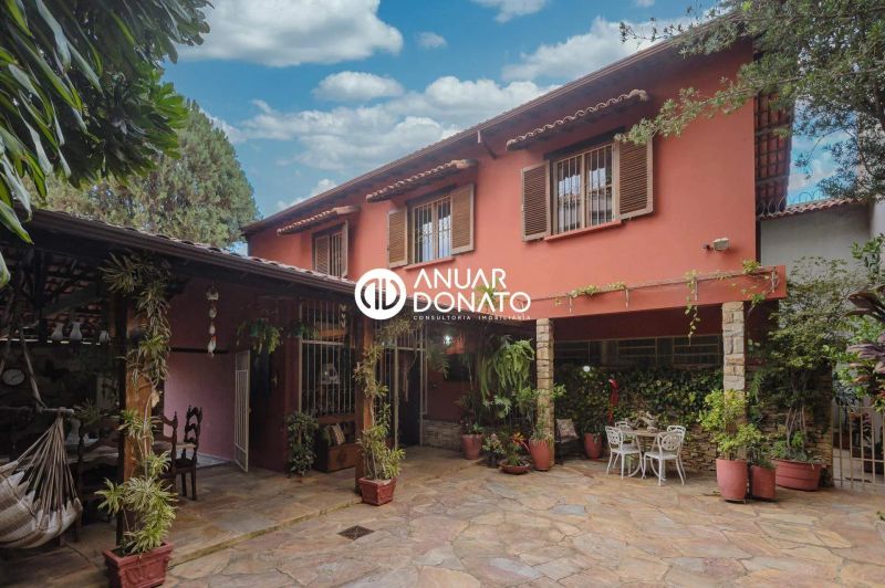 Casa com 4 quartos — Barroca, Belo Horizonte