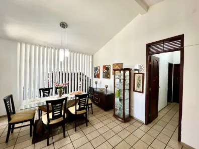 Casa com 3 Quartos à venda, 240m² no Candelária, Natal