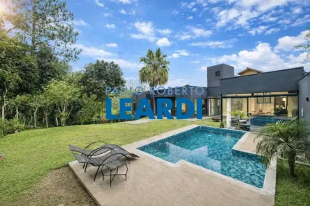 Casa de Condomínio com 4 Quartos à venda, 274m² no Jardim Indaiá, Embu das Artes