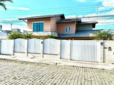 Casa com 3 Quartos à venda, 236m² no Centro, Balneário Camboriú