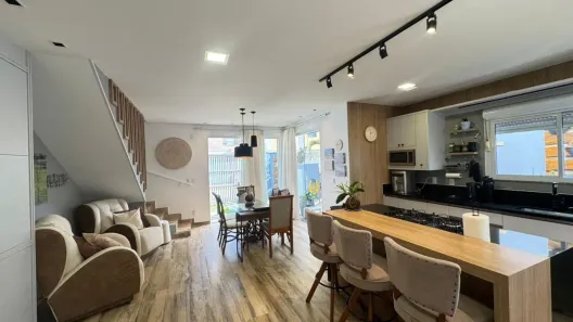 Sobrado com 3 Quartos à venda, 120m² no Perequê, Porto Belo