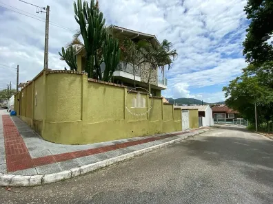 Casa com 3 Quartos à venda, 260m² no Forquilhas, São José