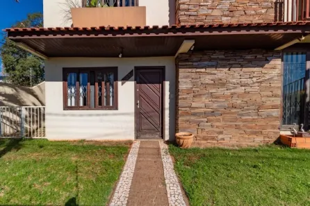 Sobrado com 4 Quartos à venda, 238m² no Country, Cascavel