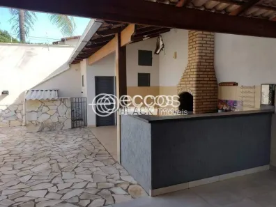 Casa com 3 Quartos à venda, 128m² no Cidade Jardim, Uberlândia