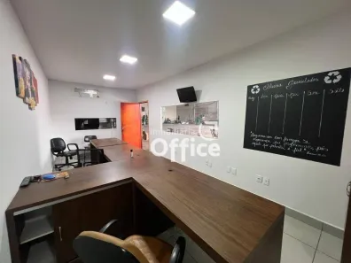 Galpão/Depósito/Armazém para alugar, 320m² no Vila Industrial, Anápolis
