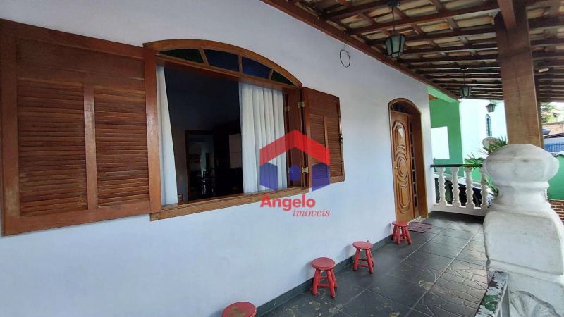 Casa com 4 quartos — Santa Mônica, Belo Horizonte