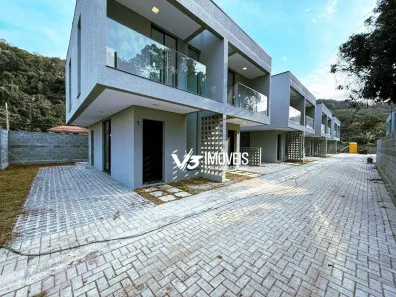 Sobrado com 2 Quartos à venda, 63m² no Caiobá, Matinhos