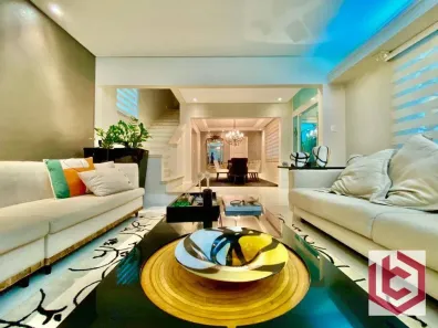 Sobrado com 4 Quartos à venda, 320m² no Gonzaga, Santos