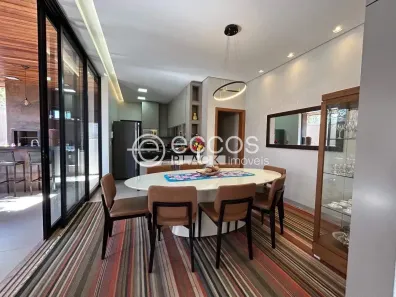 Casa de Condomínio com 4 Quartos à venda, 202m² no Grand Ville, Uberlândia