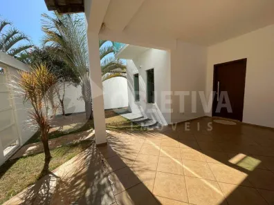Casa com 3 Quartos à venda, 236m² no Jardim Karaíba, Uberlândia