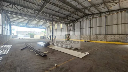 Galpão/Depósito/Armazém para alugar, 1300m² no Batistini, São Bernardo do Campo