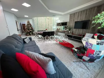 Casa com 3 Quartos à venda, 210m² no Santa Mônica, Uberlândia