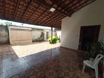 Casa com 3 Quartos à venda, 360m² no Segismundo Pereira, Uberlândia