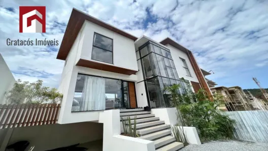 Casa de Condomínio com 3 Quartos à venda, 224m² no Valparaíso, Petrópolis